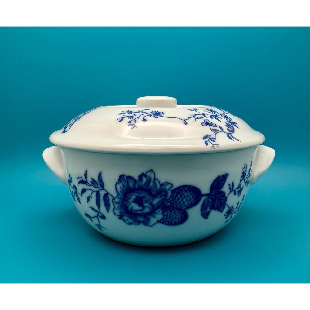 Royal Worcester Covered Small Serving Dish With Handles Blue And White 4.25"‎
